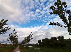 雨后晴空