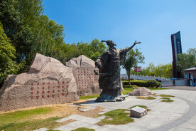 岳阳螺丝岛屈原求索精神雕像