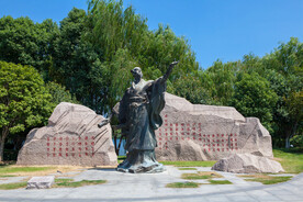 岳阳螺丝岛屈原求索精神雕像