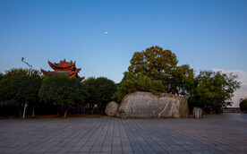 岳阳楼新景区记巨石