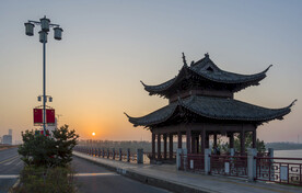 大桥日出美景