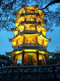 公园广场塔楼夜景