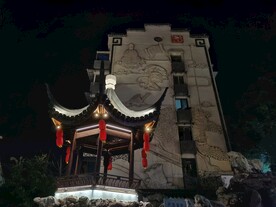 上海七宝老街夜景中式亭子和墙壁