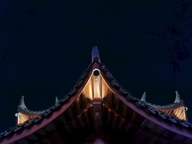 上海七宝老街夜景屋檐