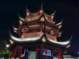 上海七宝老街复古中式塔造型