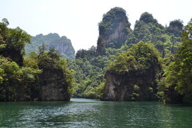 宝峰湖之山水画