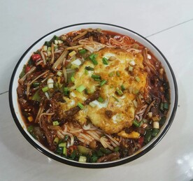 四川家常煎蛋面