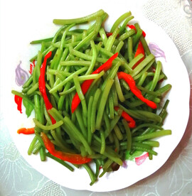 红辣椒炒红薯藤