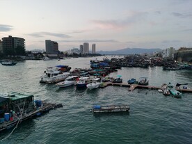 双月湾海边港口晚霞