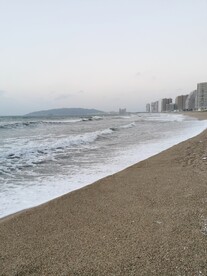 双月湾 海滩 海浪 波涛汹涌