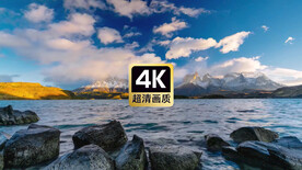 湿地湖面飘过的云海