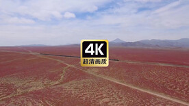 航拍戈壁滩上行驶的火车