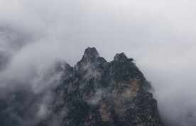 双峰破雾