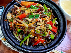 鱼香肉丝煲仔饭