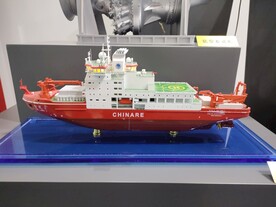 雪龙2号极地考察船破冰船模型
