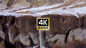 航拍悬崖边上的瀑布流水