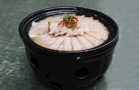 酸菜汆白肉 
