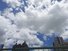 蓝天 