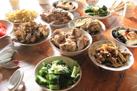 一桌美食农家菜