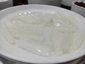 一盘墨鱼卷