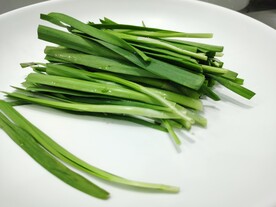 一盘生韭菜