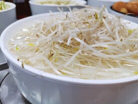 一盘豆芽菜