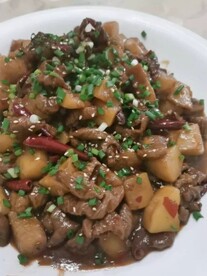 土豆烧肥肠