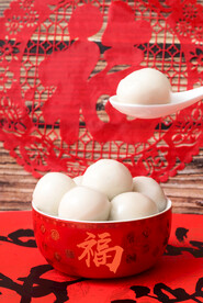 红色喜庆汤圆摄影图