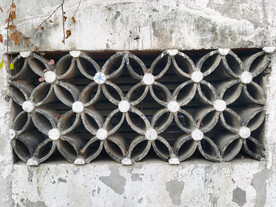 中式瓦片镂空窗格