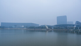 扬州明月湖边雾景