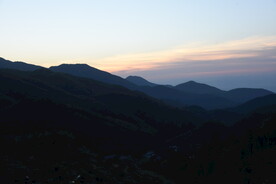 翻山越岭
