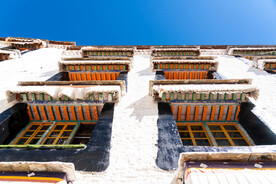 西藏拉萨色拉寺僧舍窗户