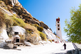 西藏拉萨色拉寺展佛台远景