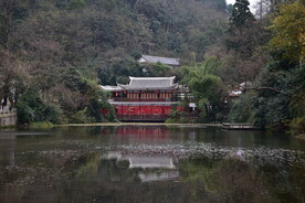 中式园林景观湖泊倒影