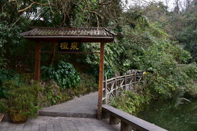 黔灵山檀泉公园中式门廊竹门