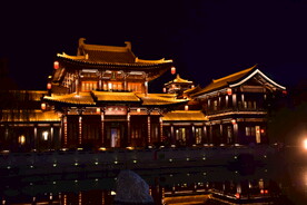 洛邑古城夜景中国古建筑木制楼阁