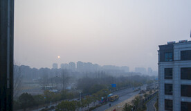 城市早晨浓雾日出 