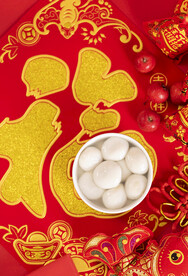 福字背景上的元宵汤圆素材