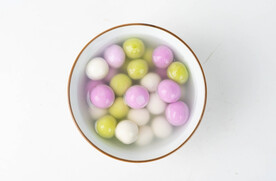 俯拍彩色汤圆摄影