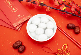 红色元宵汤圆摄影图