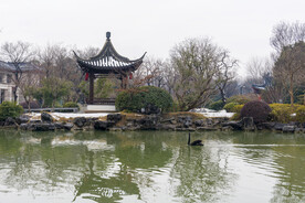 亭台楼阁湖中景