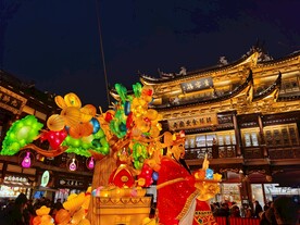 上海豫园元宵灯会财神复古建筑
