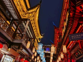 上海豫园灯会中式复古建筑花灯