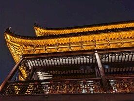 上海豫园复古中式建筑夜景屋檐