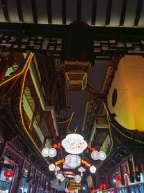 上海豫园元宵灯会花灯中式建筑