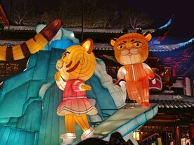 上海豫园灯会冰雪老虎花灯