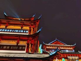 上海豫园中式建筑夜景