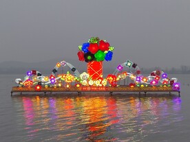 舞钢水灯节