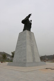 大帝雕塑