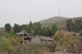山体房屋背景图
